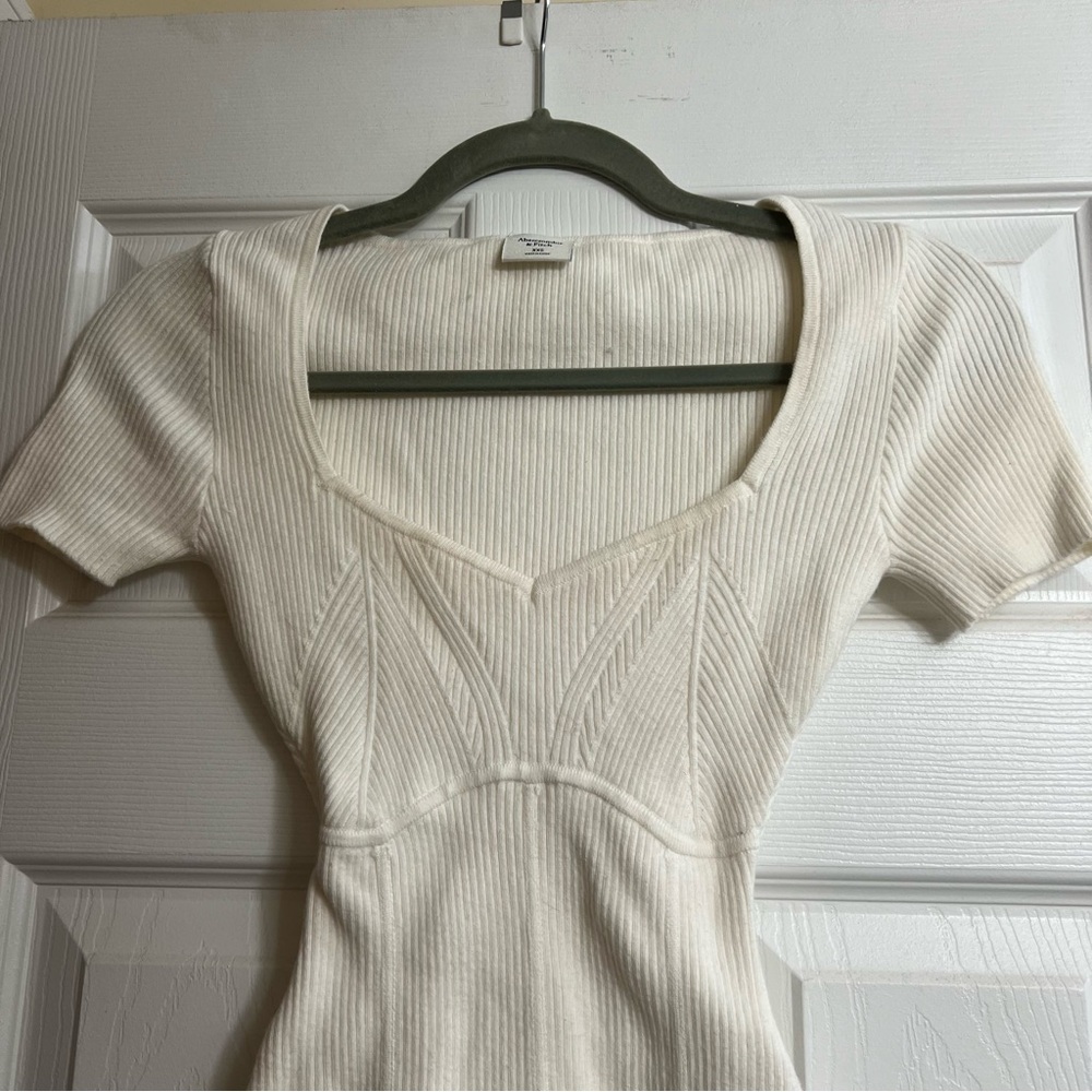 A&F Short-Sleeve Sweetheart Sweater Bodysuit - Picture 5 of 11